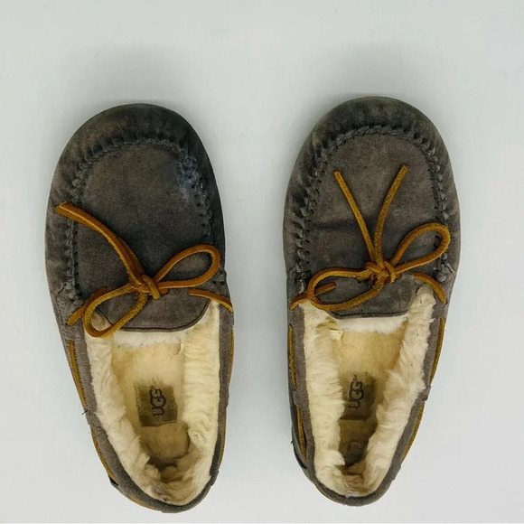 UGG Women’s Grey Moccasin Slippers Gray Size 8 - Picture 3 of 7